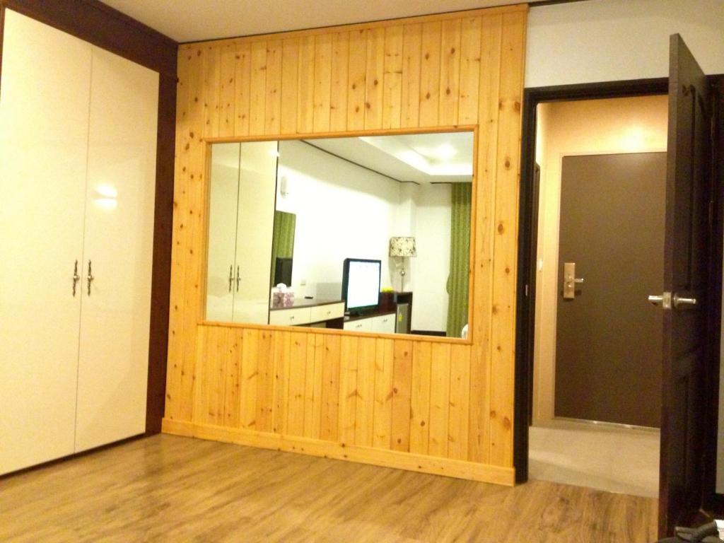 Hotel Kan Kanchanaburi Habitación foto