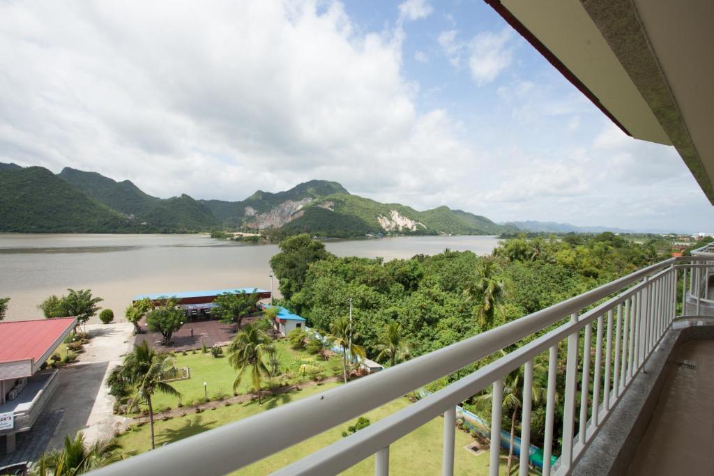 Hotel Kan Kanchanaburi Habitación foto